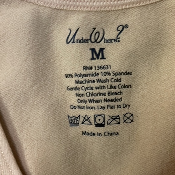 Under Where? - Zip Up Cami Sz M Color Nude NWT Slim & Sleek Silhouette - Picture 5 of 6